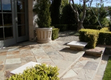 5 способов улучшить дворовую территорию при помощи натурального камня